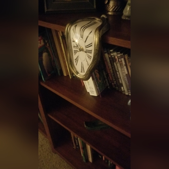 Melting Clock. - Picture 2 of 5